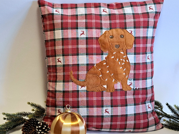 Dackel mit Lichterkette - doodle Stickdatei